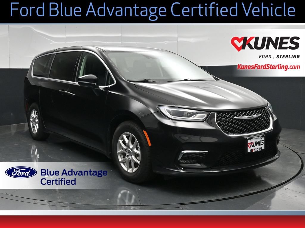 Used 2024 Chrysler Pacifica Touring-L FWD image 1