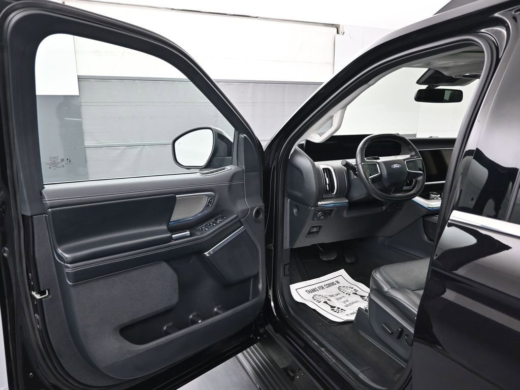 Certified 2025 Ford Expedition Max Platinum image 8