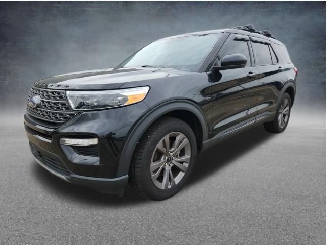 Certified 2022 Ford Explorer XLT w/ Equipment Group 202A AWD/4WD image 4