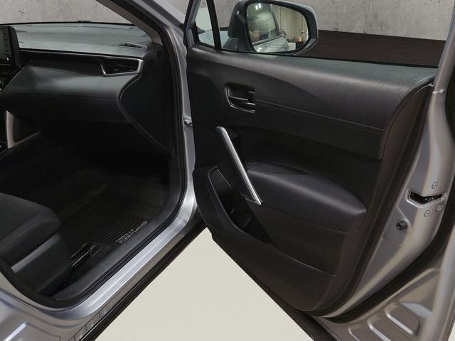 Used 2022 Toyota Corolla Cross LE AWD/4WD image 19