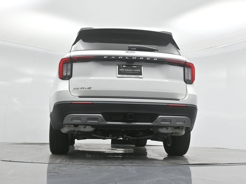 Certified 2025 Ford Explorer Active RWD image 49