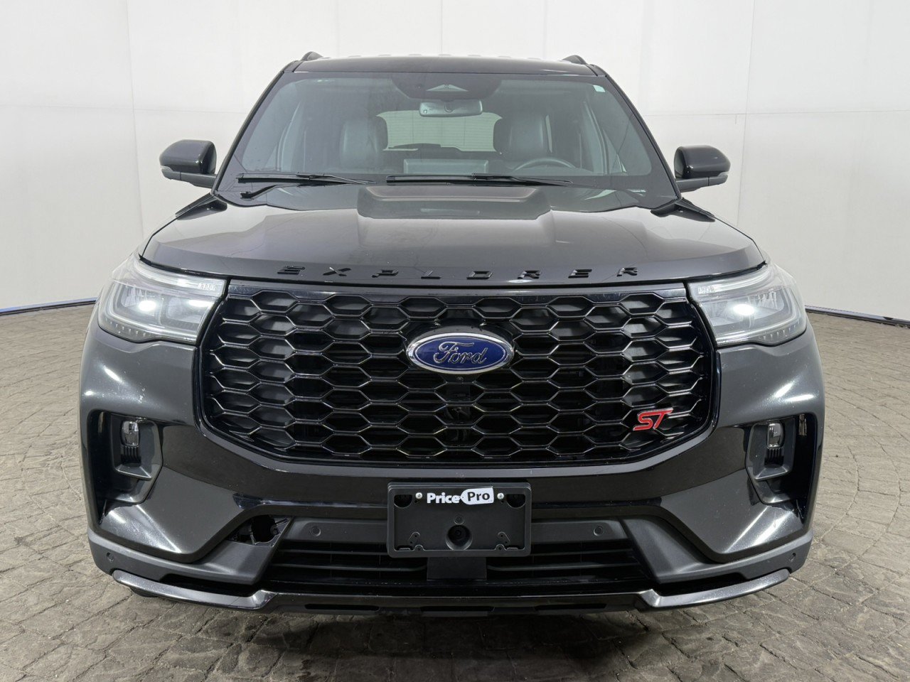 Certified 2025 Ford Explorer ST RWD image 2