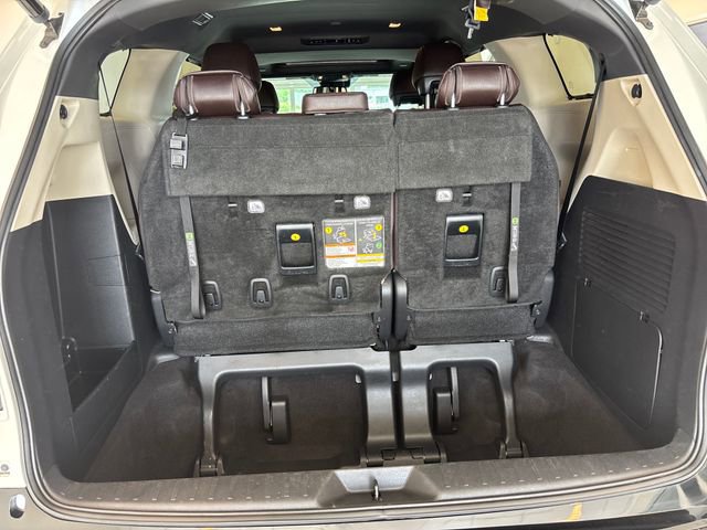 Used 2021 Toyota Sienna Platinum FWD image 9