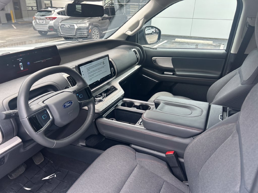 Certified 2025 Ford Expedition Active AWD/4WD image 11
