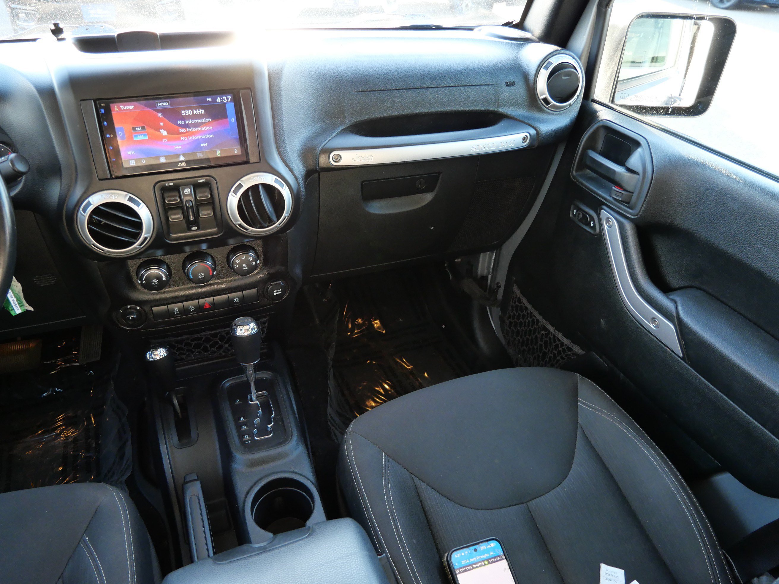 Used 2018 Jeep Wrangler Unlimited Sahara AWD/4WD image 11
