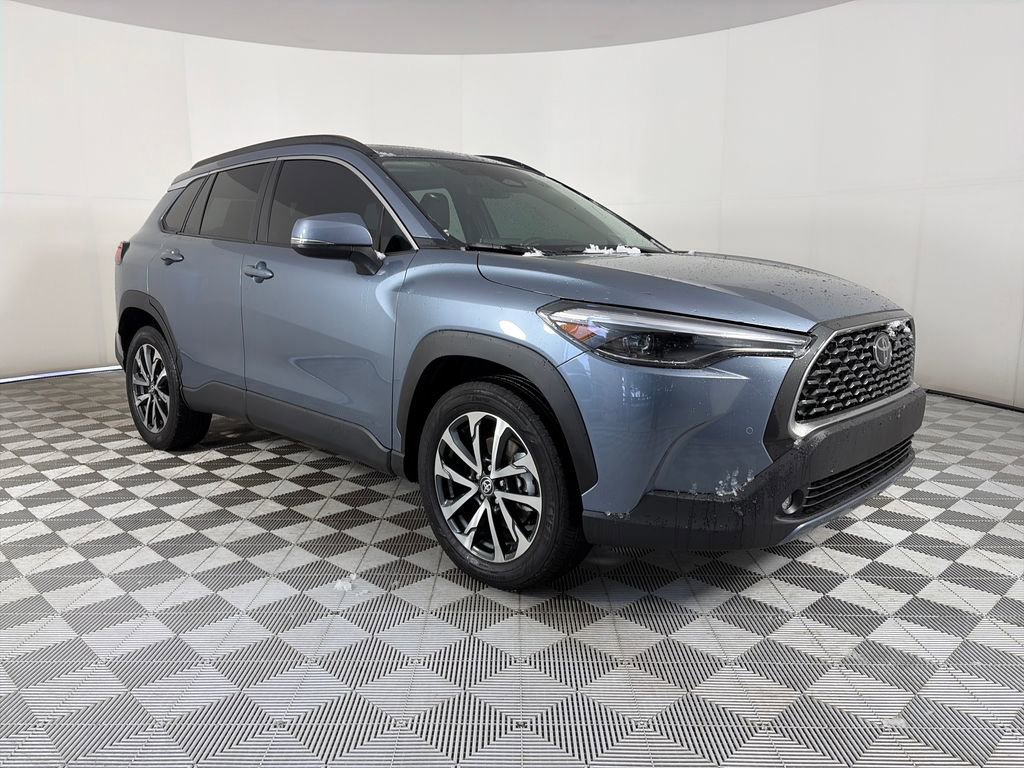 Used 2023 Toyota Corolla Cross XLE w/ Convenience Package AWD/4WD image 6