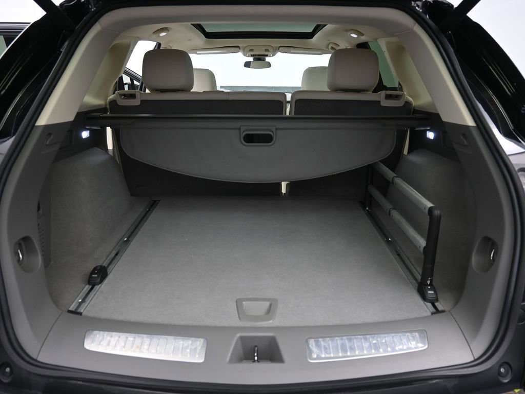 Used 2023 Cadillac XT5 Premium Luxury w/ LPO, Floor Liner Package image 23