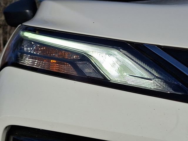 Used 2023 Nissan Rogue S image 9