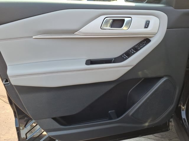 Certified 2025 Ford Explorer Active w/ Active Comfort Package AWD/4WD image 13