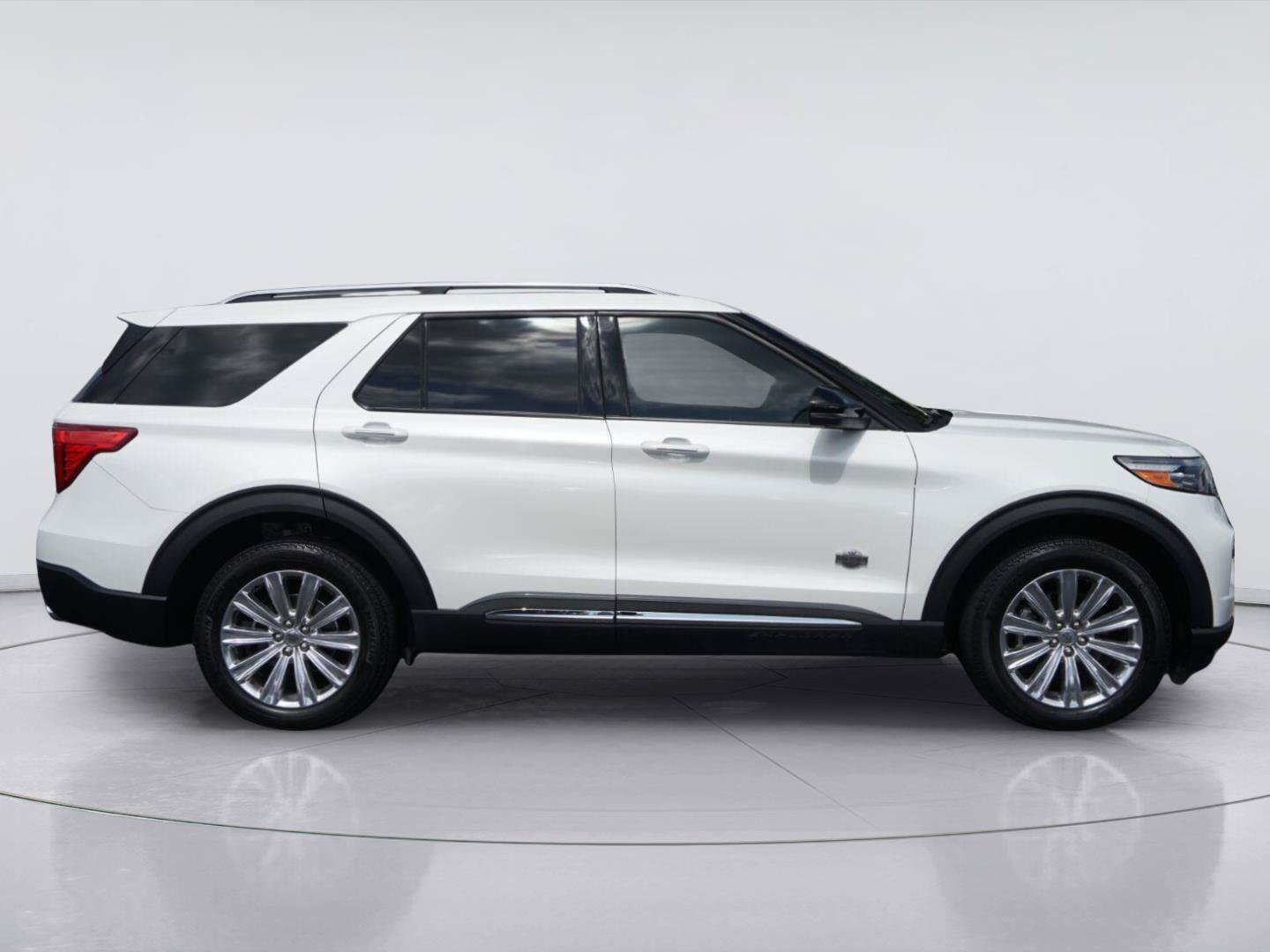 Certified 2023 Ford Explorer King Ranch w/ Technology Package AWD/4WD image 5