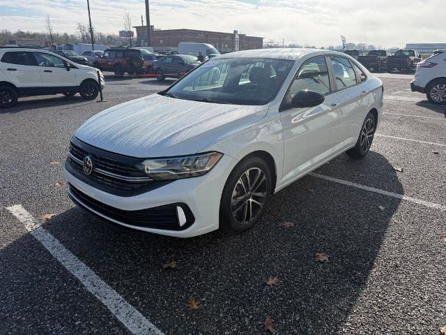 Used 2023 Volkswagen Jetta Sport image 4