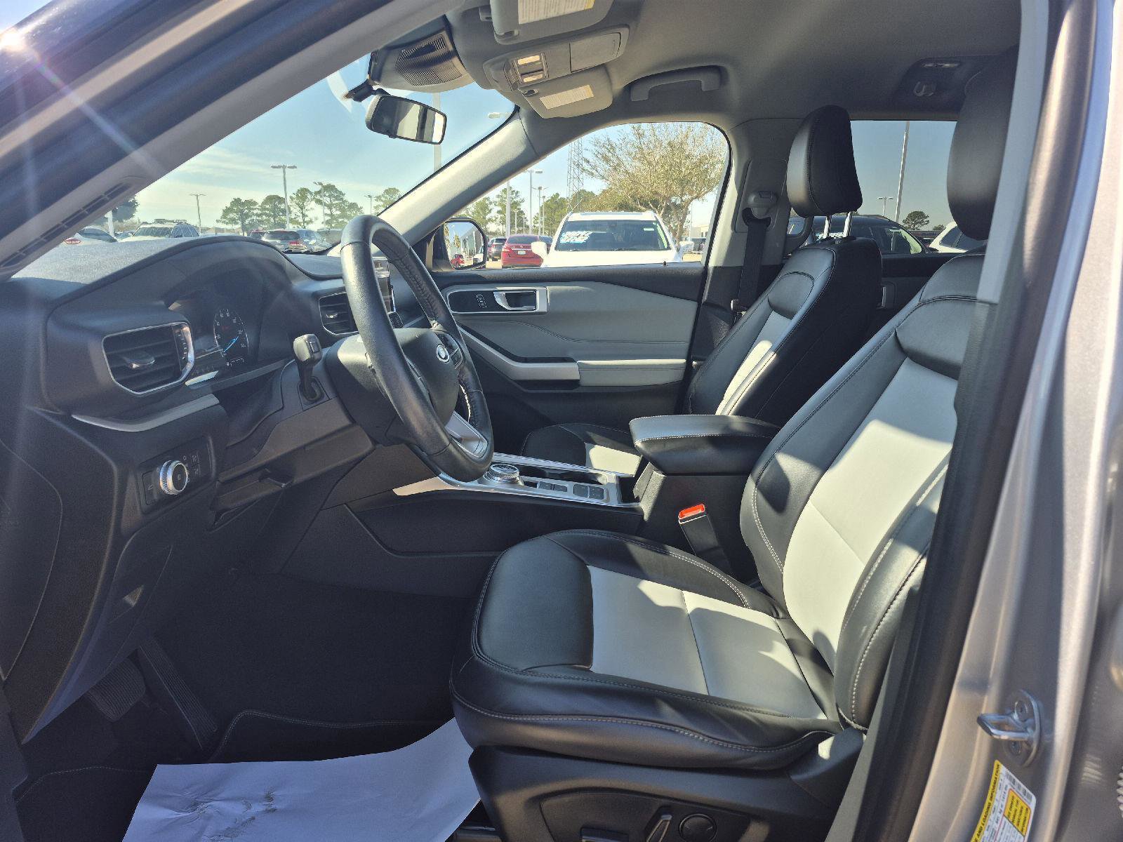 Certified 2022 Ford Explorer XLT w/ Equipment Group 202A image 15