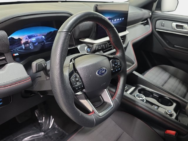 Certified 2025 Ford Explorer ST-Line AWD/4WD image 14