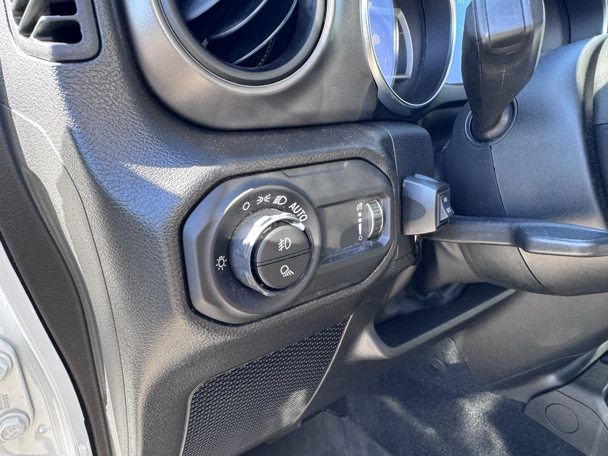 Used 2023 Jeep Gladiator Sport AWD/4WD image 19