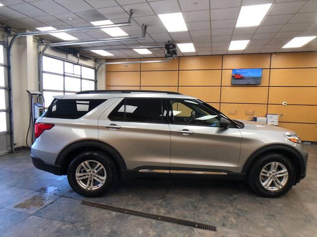 Certified 2020 Ford Explorer XLT w/ Equipment Group 202A AWD/4WD image 8