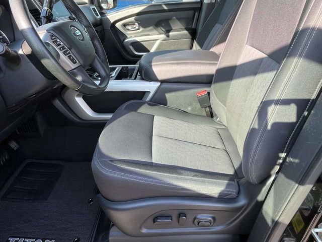 Used 2021 Nissan Titan SV w/ SV Convenience Package image 11