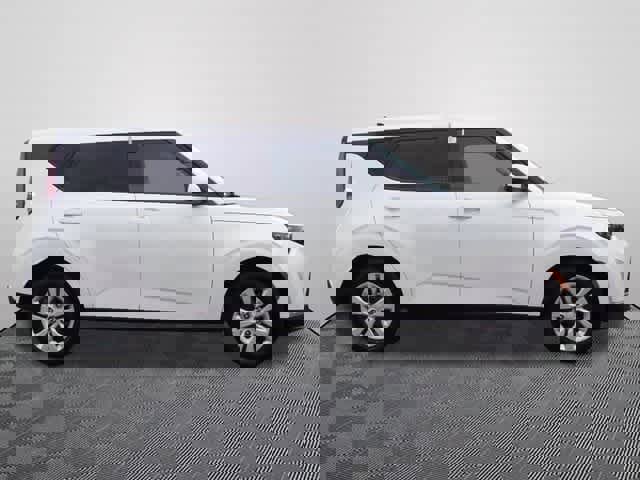 Used 2023 Kia Soul LX image 5