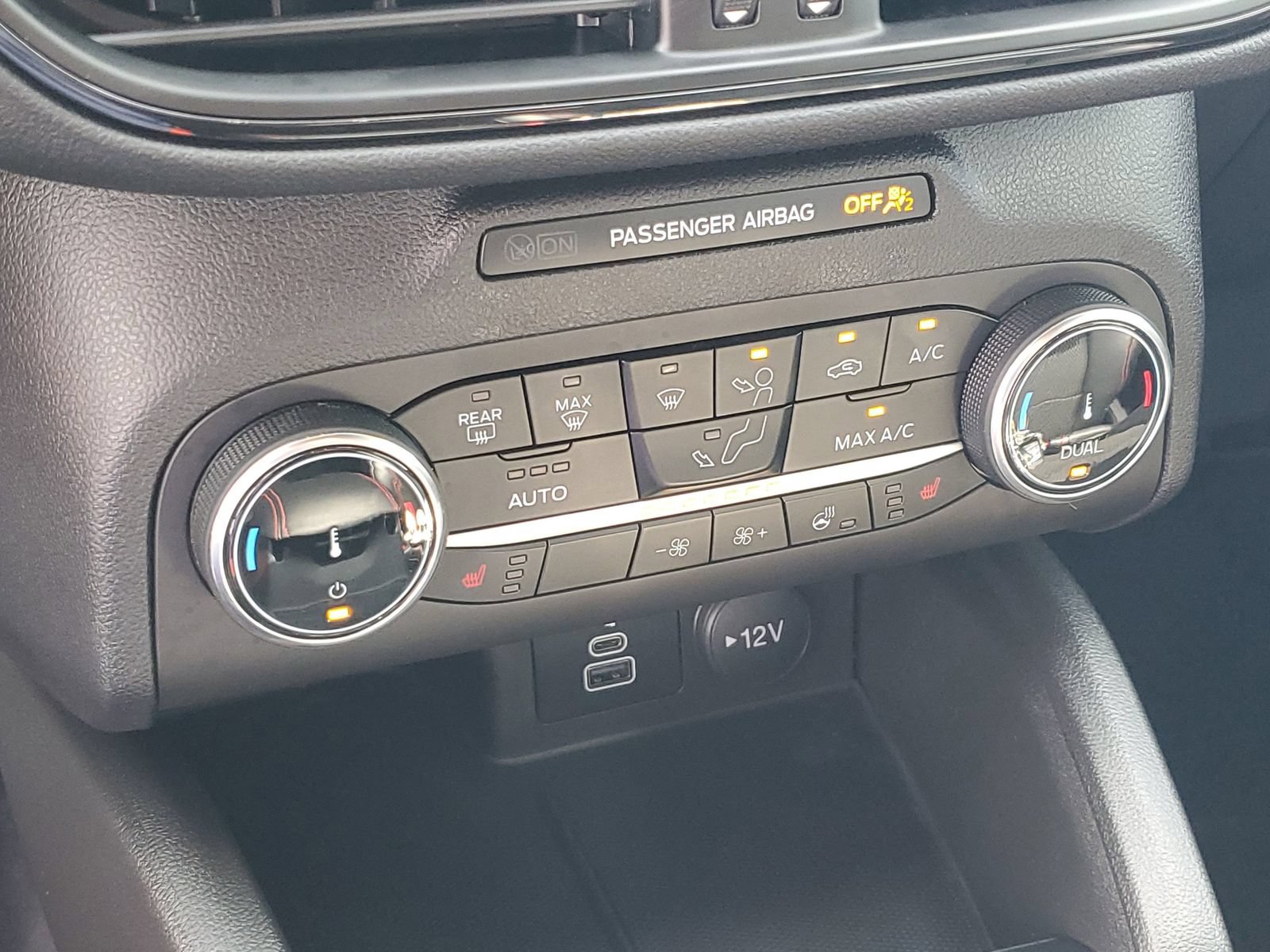 Certified 2025 Ford Escape ST-Line Select AWD/4WD image 27