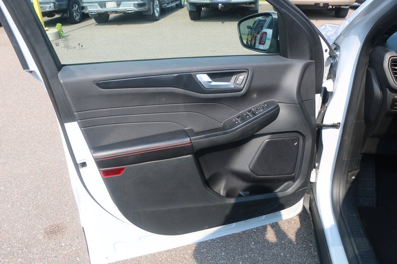 Certified 2025 Ford Escape ST-Line Select AWD/4WD image 27