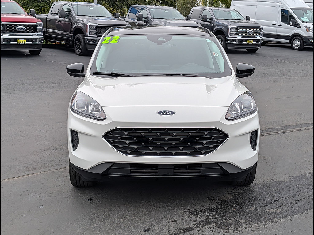 Certified 2022 Ford Escape SE w/ SE Sport Appearance Package AWD/4WD image 3