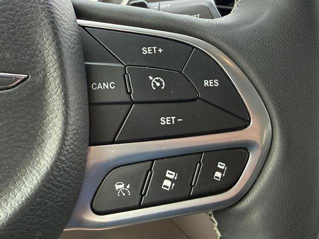 Used 2022 Chrysler Pacifica Touring-L FWD image 15