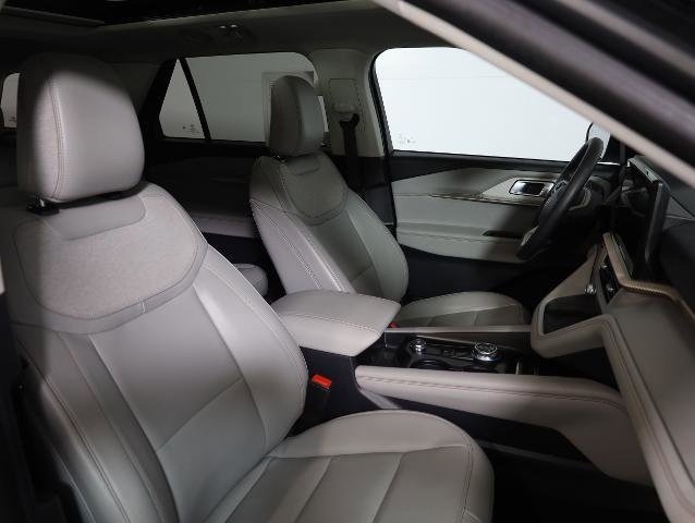 Certified 2025 Ford Explorer Active w/ Active Comfort Package image 20