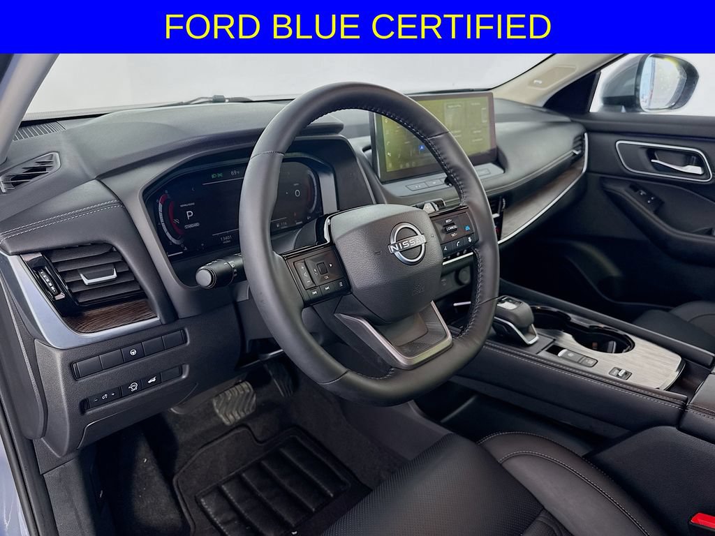 Used 2025 Nissan Rogue Platinum FWD image 12