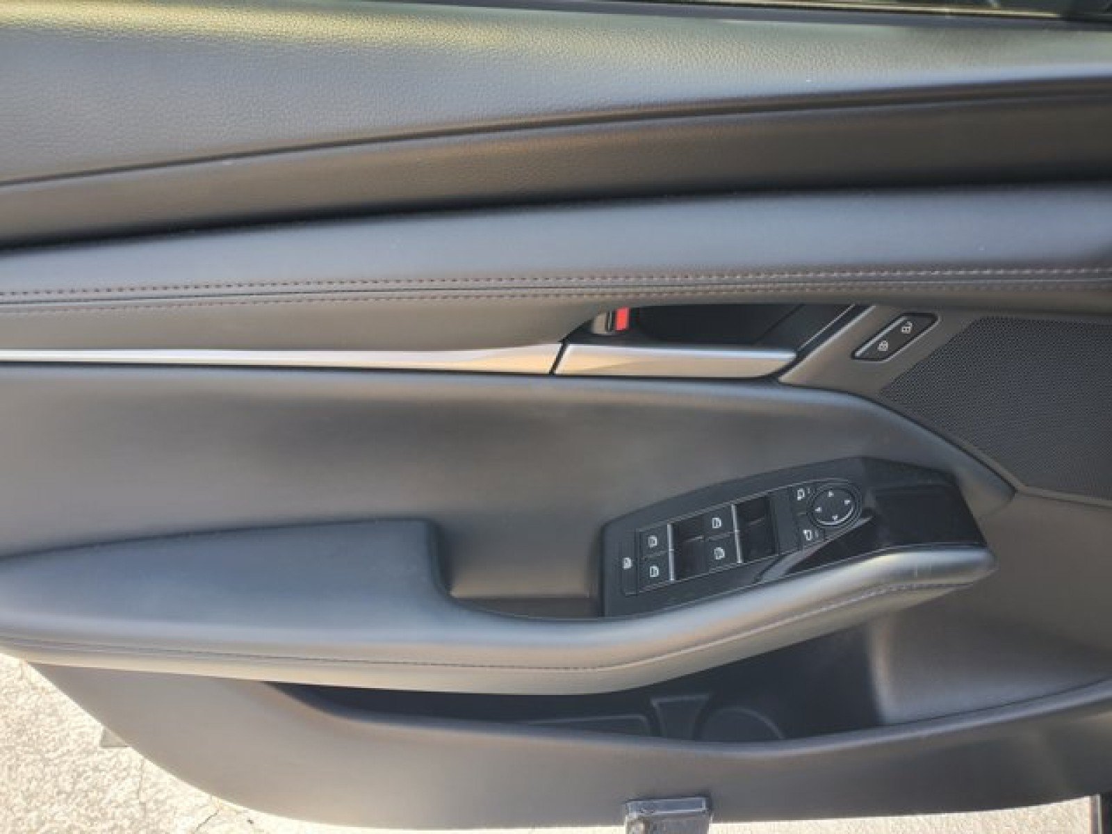 Used 2024 MAZDA MAZDA3 s FWD image 9
