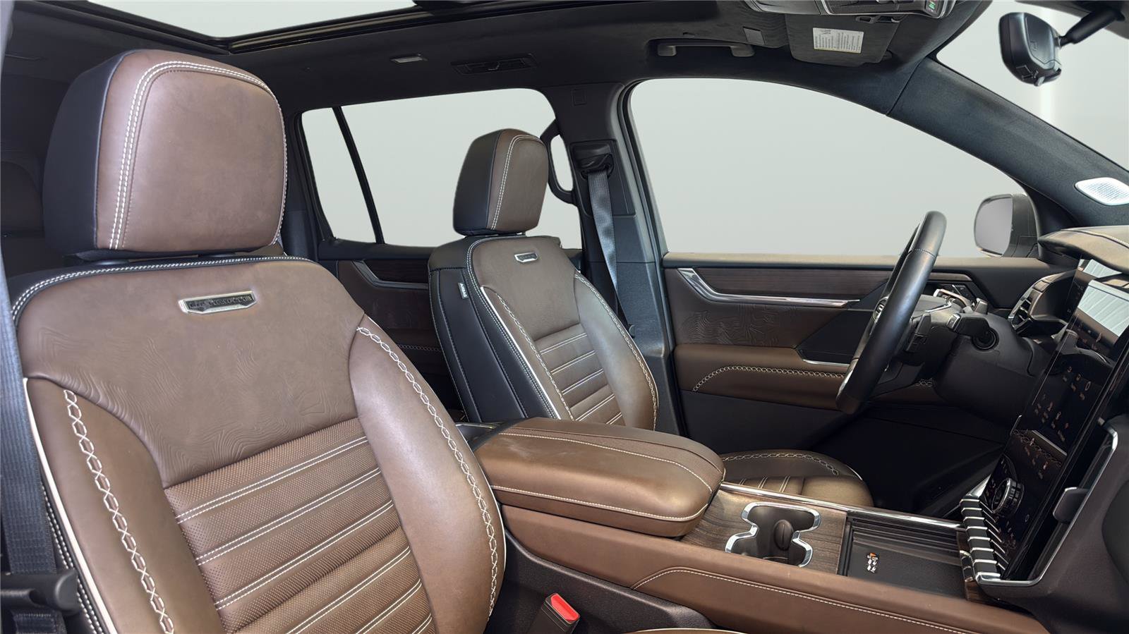 Used 2026 GMC Acadia Denali Ultimate w/ LPO, Floor Liner Package AWD/4WD image 16