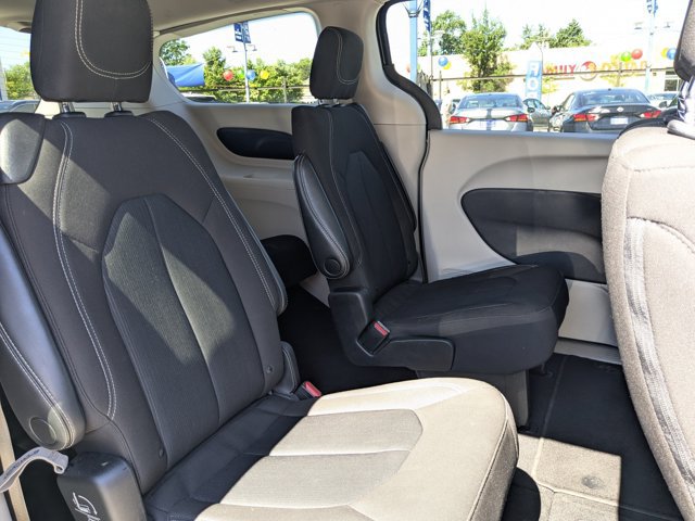 Used 2023 Chrysler Voyager LX FWD image 31
