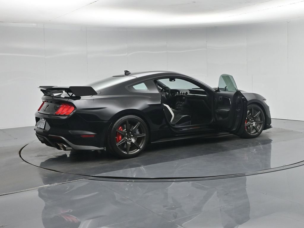 Certified 2021 Ford Mustang Shelby GT500 w/ Carbon Fiber Track Pack RWD image 4