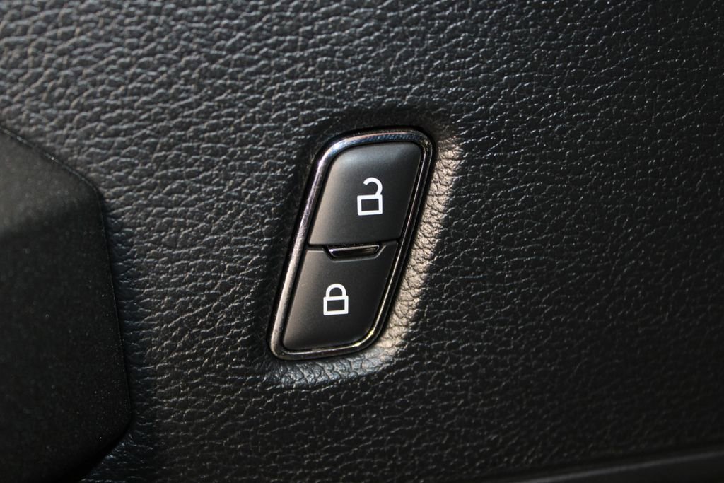 Certified 2020 Ford F150 Raptor w/ Equipment Group 801A Mid image 21