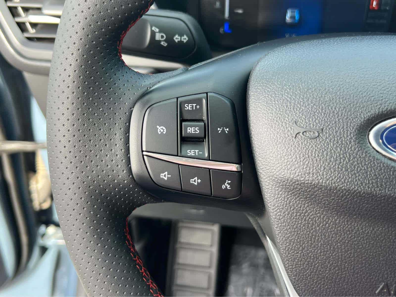 Certified 2025 Ford Escape ST-Line Select AWD/4WD image 35