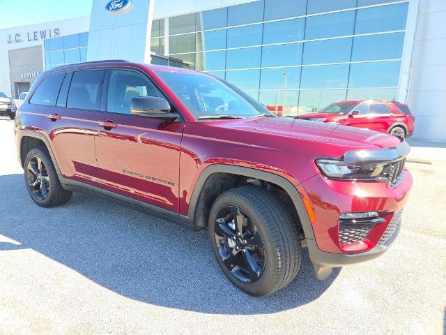 Used 2025 Jeep Grand Cherokee Limited w/ Black Appearance Package