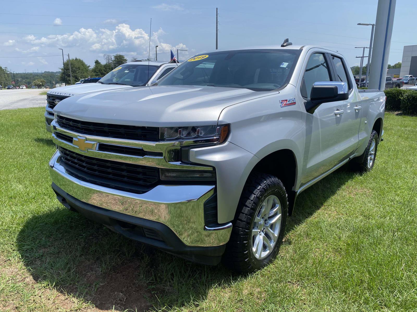 Used 2019 Chevrolet Silverado 1500 LT w/ All-Star Edition AWD/4WD image 3