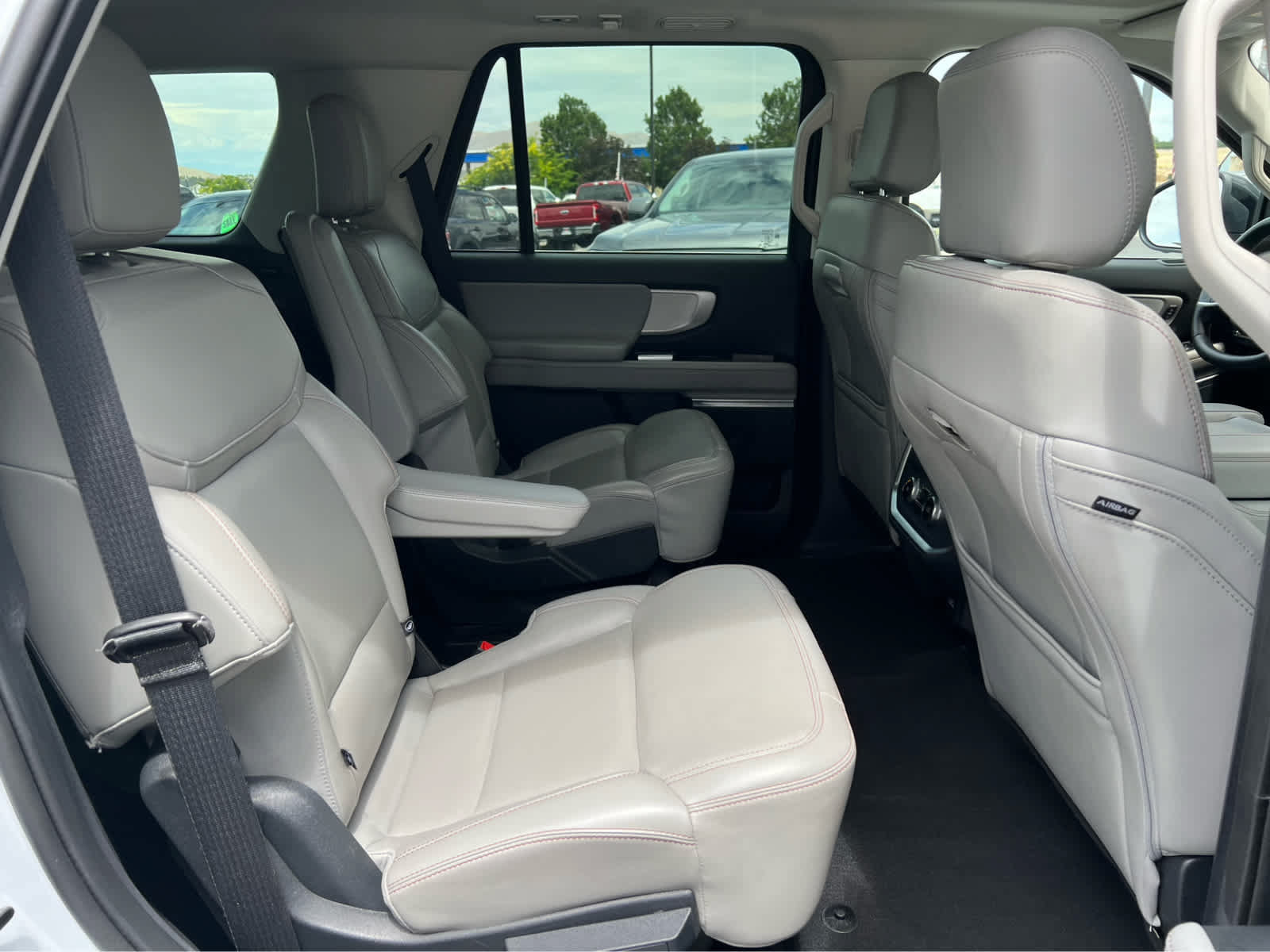 Certified 2025 Ford Expedition Active AWD/4WD image 26