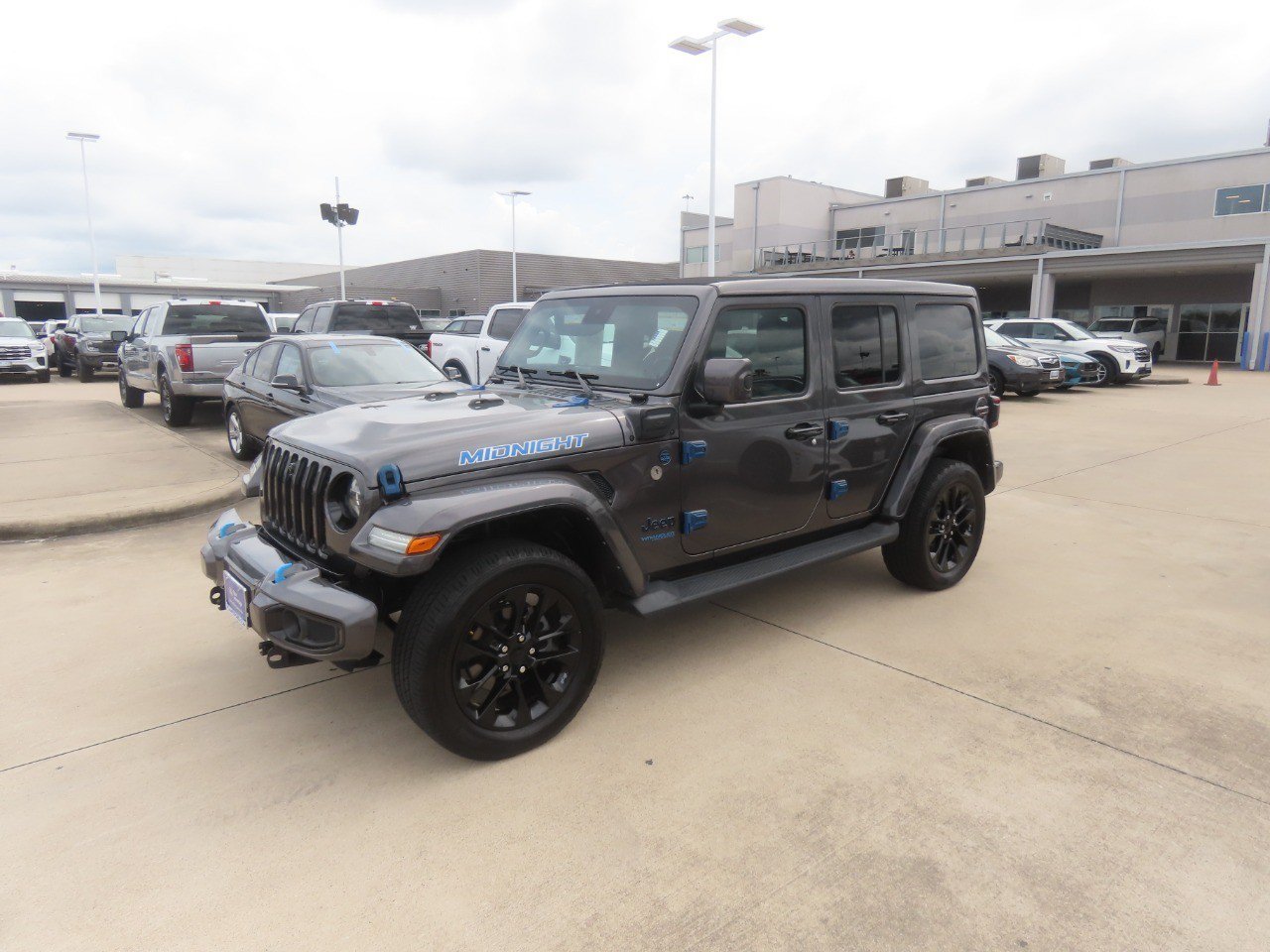 Used 2021 Jeep Wrangler Unlimited Sahara AWD/4WD image 2