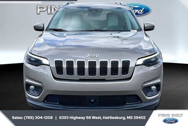 Used 2021 Jeep Cherokee Latitude Plus w/ Mopar Interior Package image 6