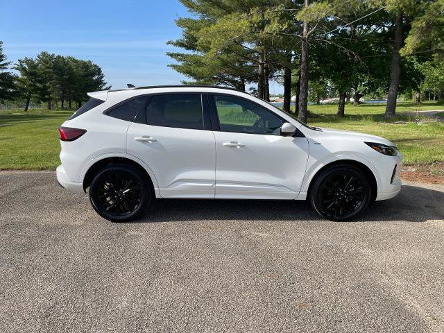 Certified 2023 Ford Escape ST-Line Elite AWD/4WD image 12