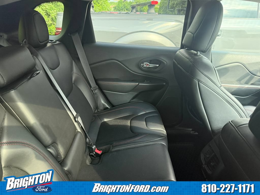 Used 2019 Jeep Cherokee Trailhawk w/ Cold Weather Group AWD/4WD image 8