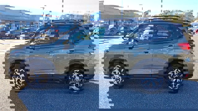 Used 2024 Subaru Forester Premium image 5