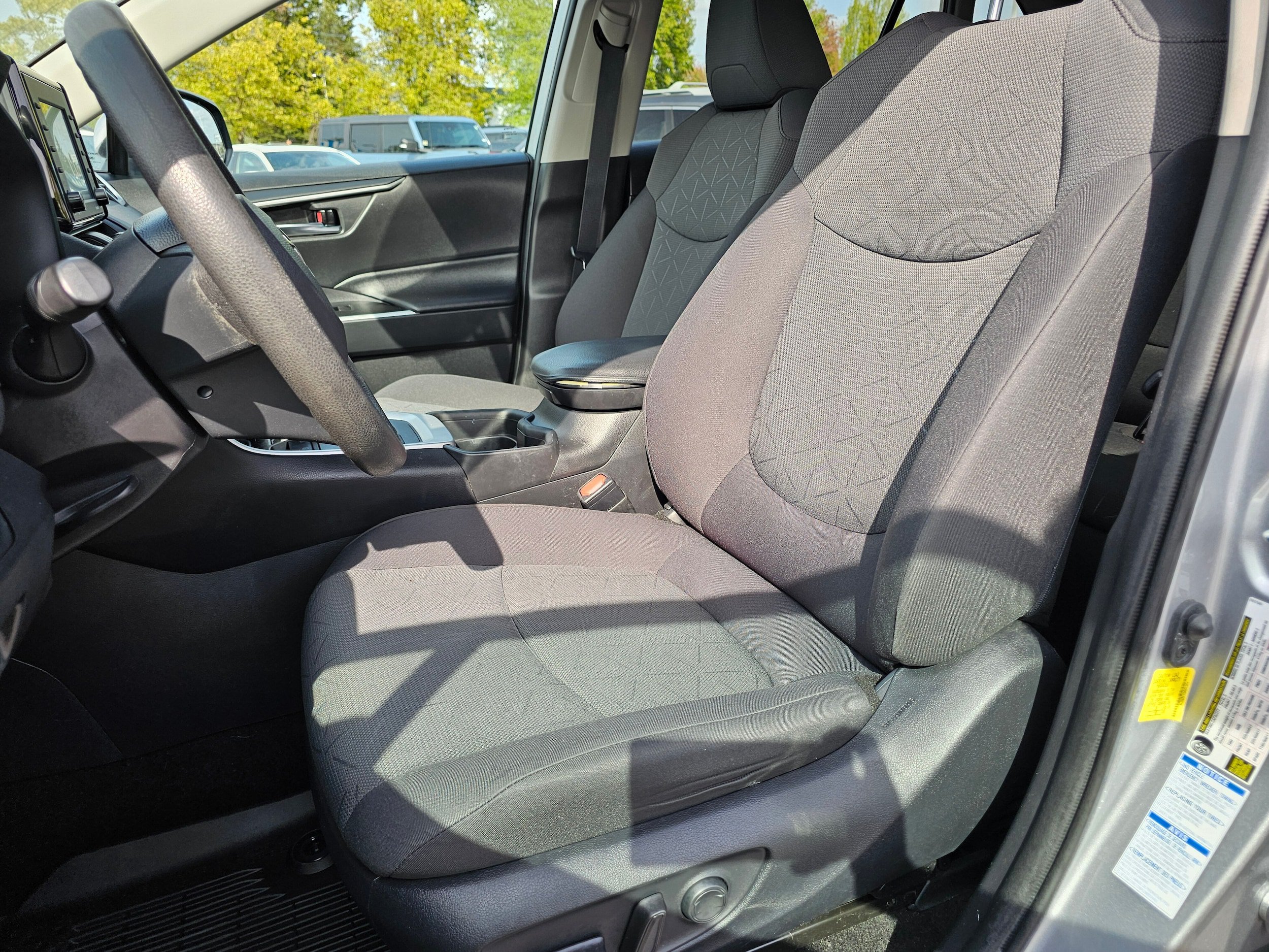 Used 2021 Toyota RAV4 XLE AWD/4WD image 23