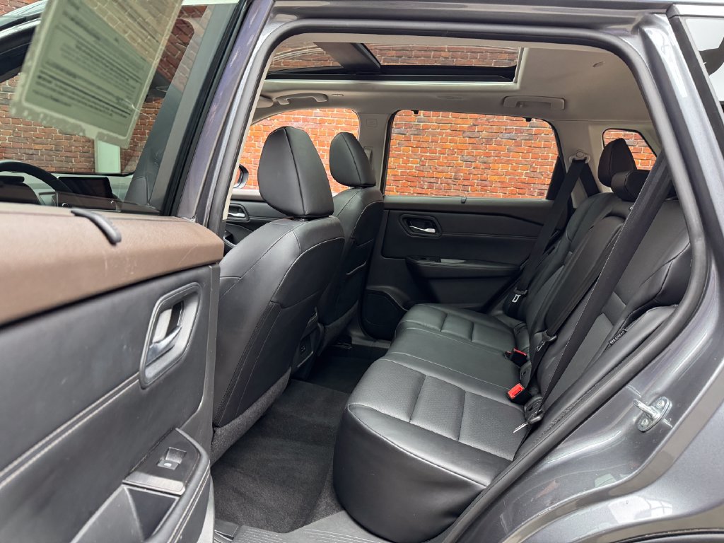 Used 2023 Nissan Rogue SV w/ SV Premium B Package AWD/4WD image 25