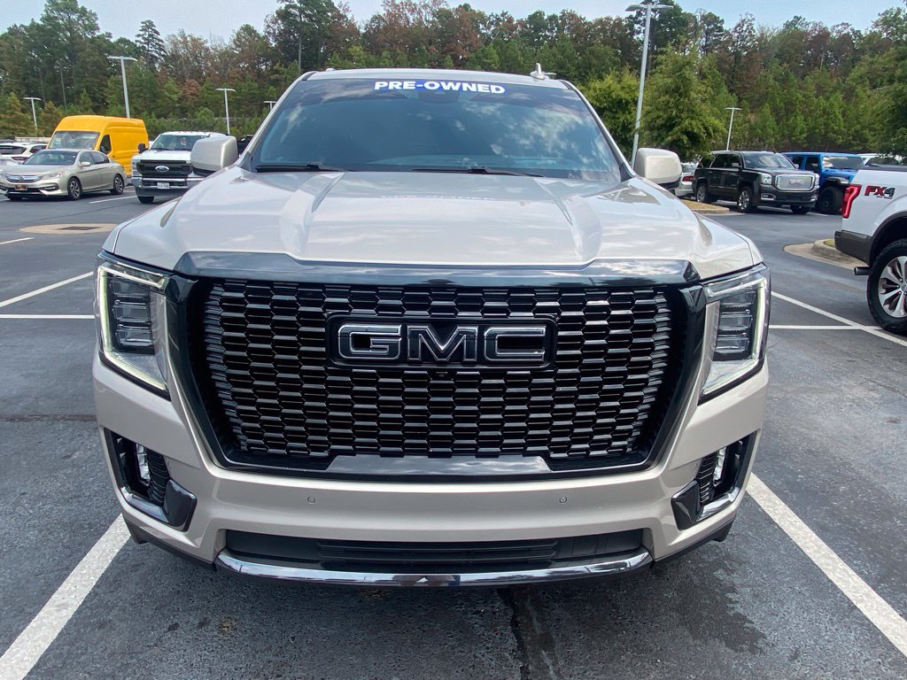 Used 2023 GMC Yukon XL Denali Ultimate AWD/4WD image 2