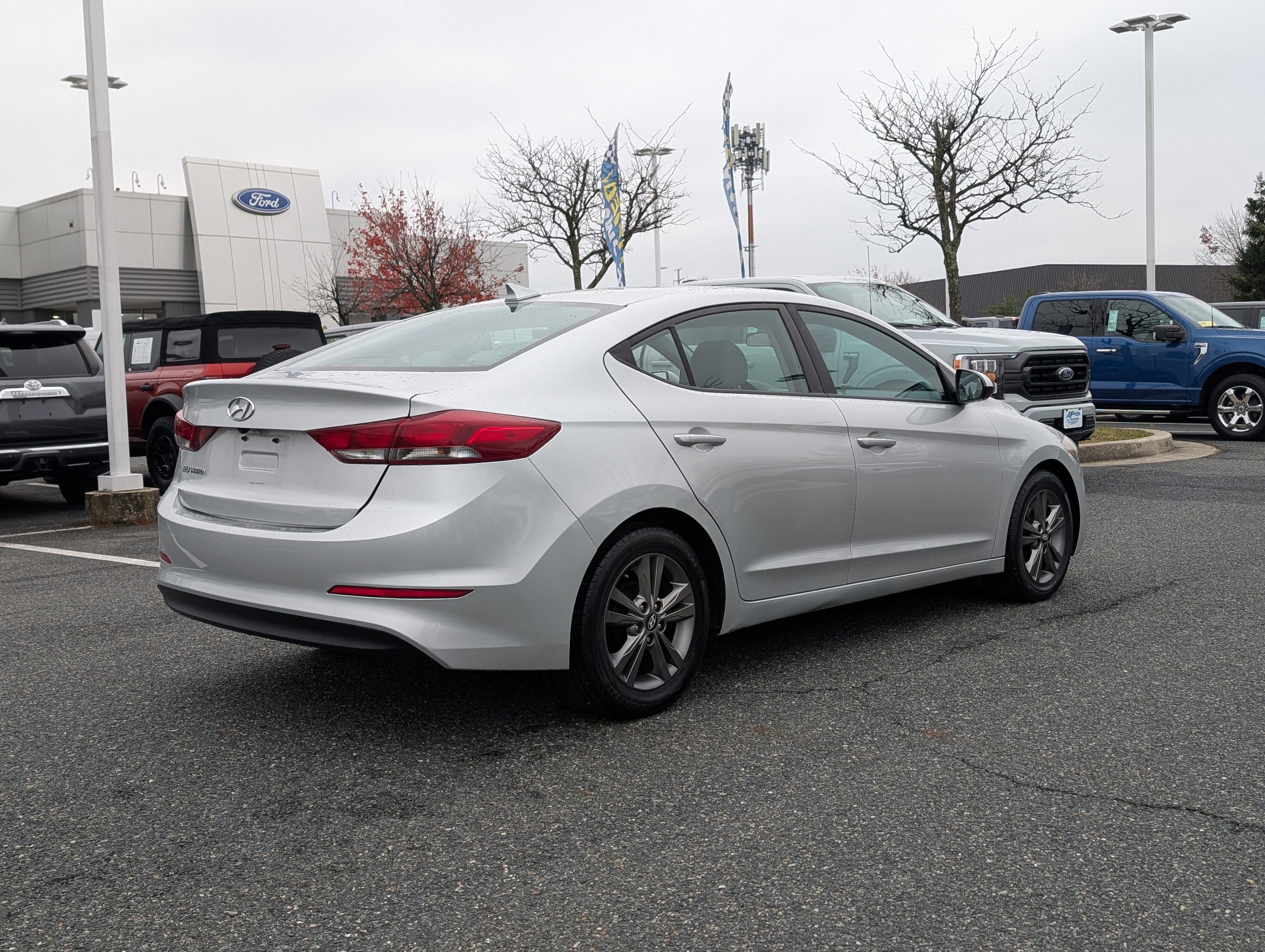 Used 2017 Hyundai Elantra SE image 5