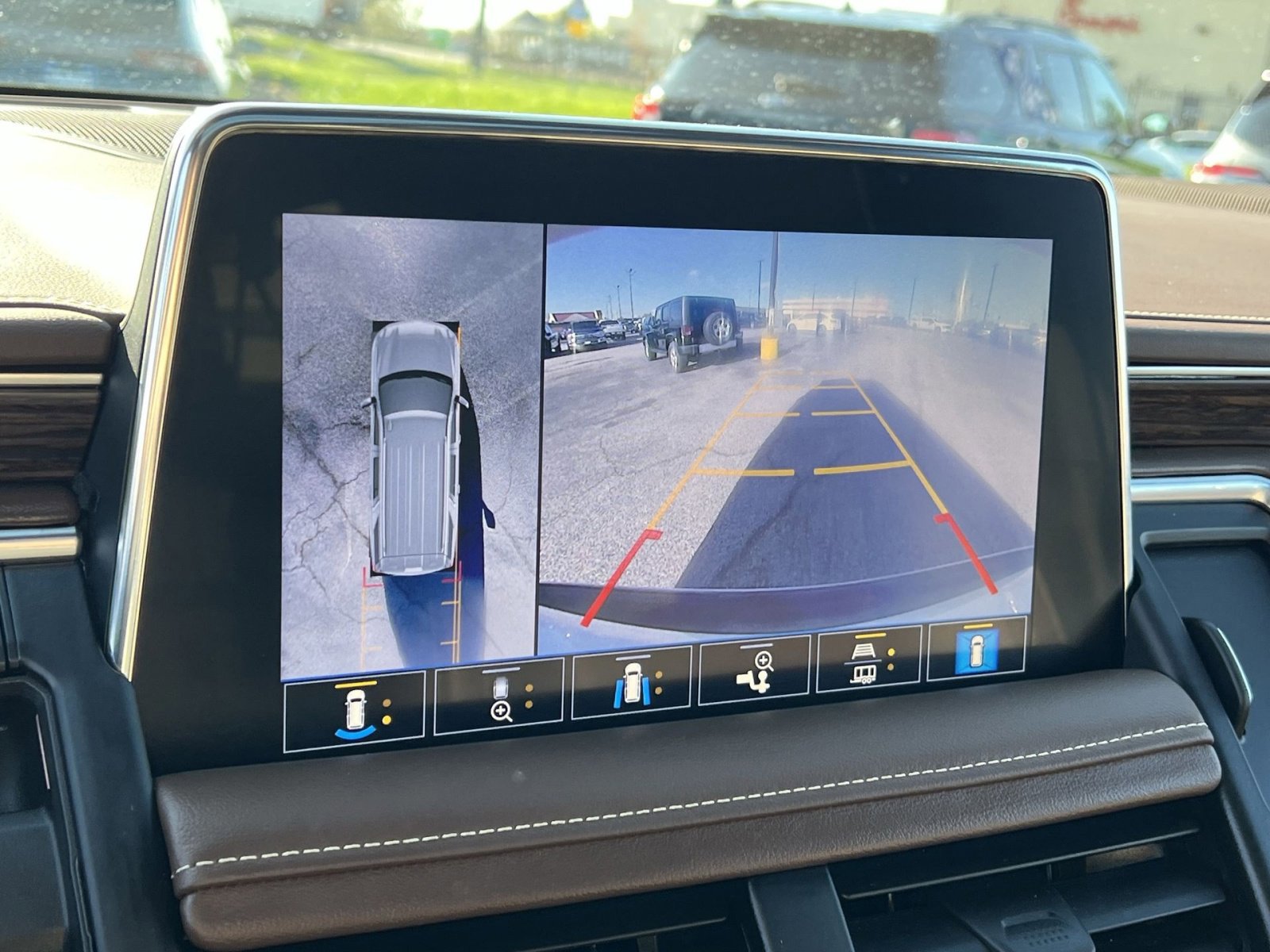 Used 2021 Chevrolet Suburban High Country w/ Premium Package image 19