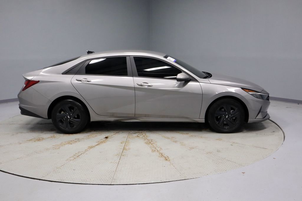 Used 2023 Hyundai Elantra SEL FWD image 5