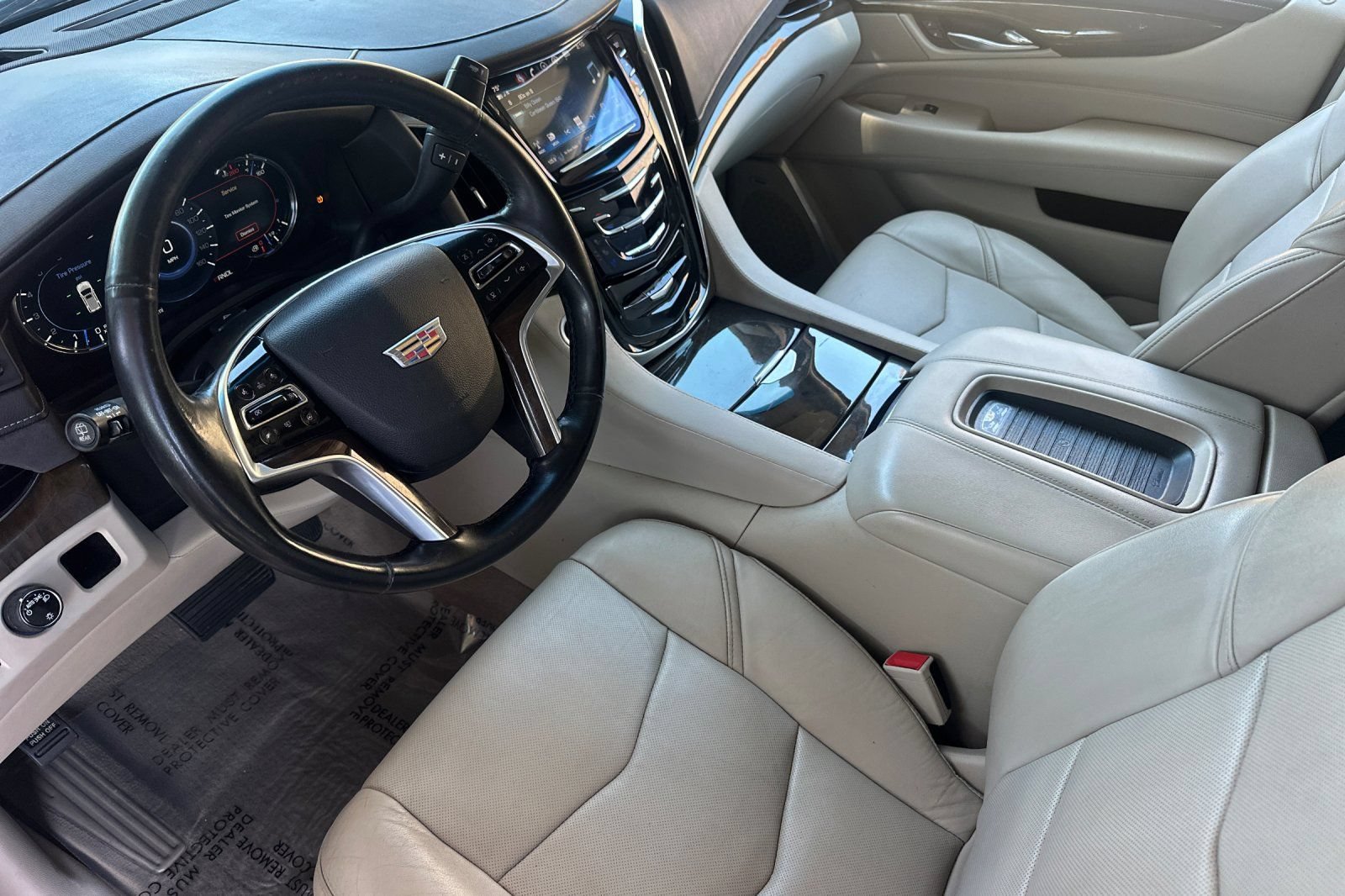 Used 2019 Cadillac Escalade Luxury RWD image 10
