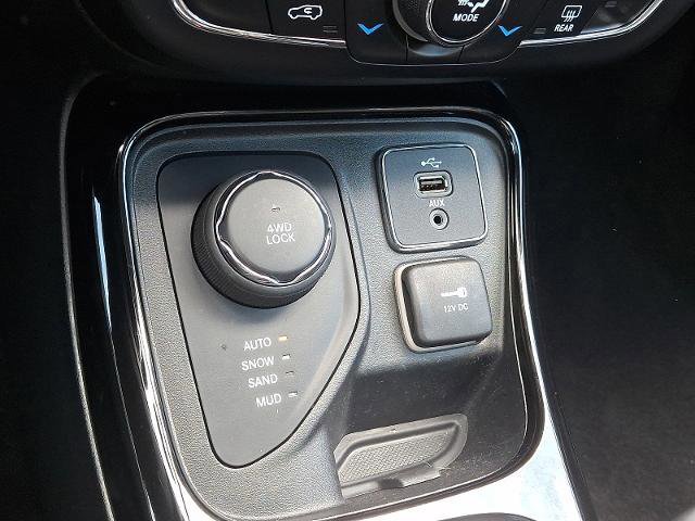 Used 2018 Jeep Compass Limited AWD/4WD image 16