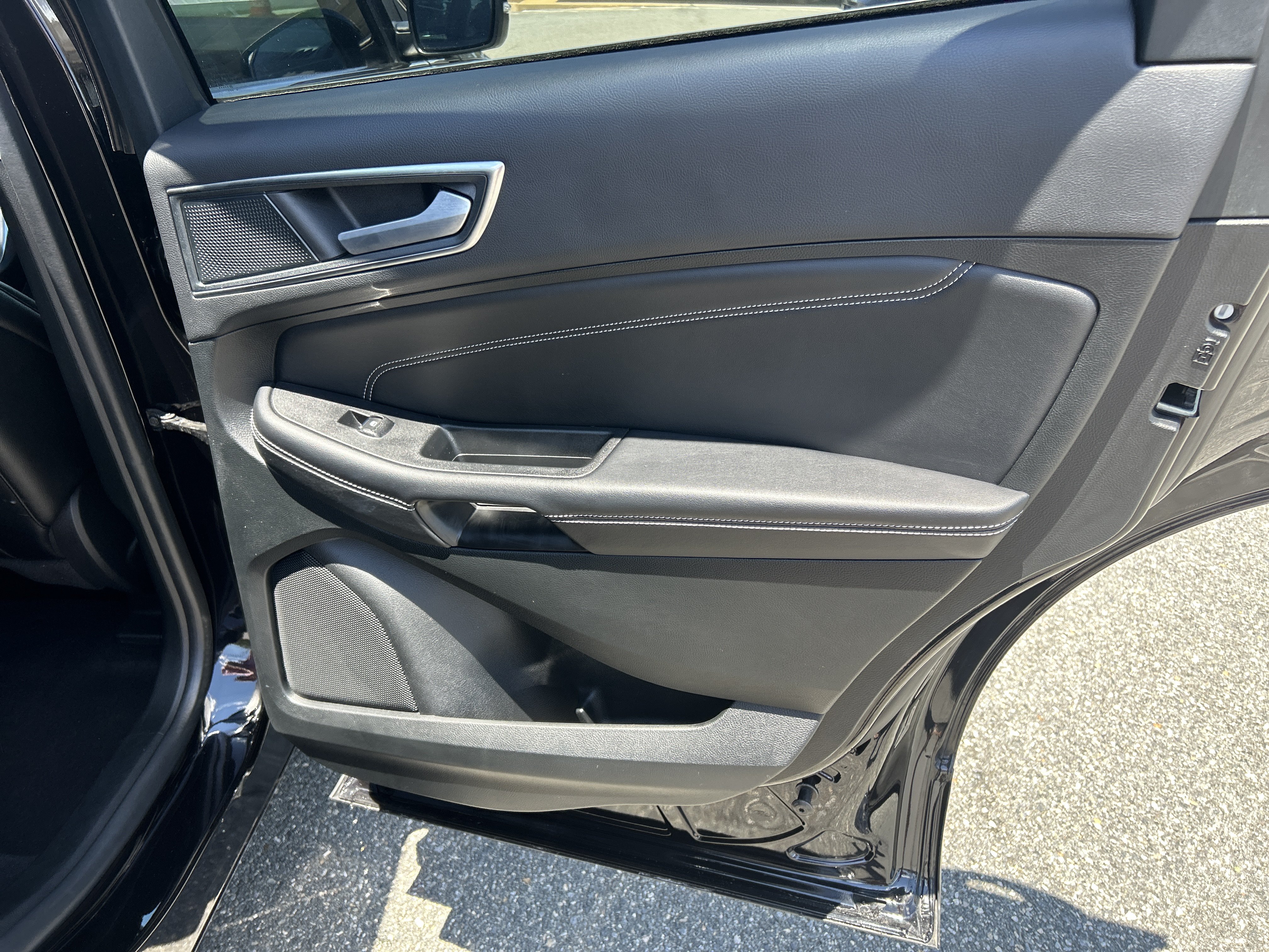 Certified 2024 Ford Edge Titanium AWD/4WD image 18